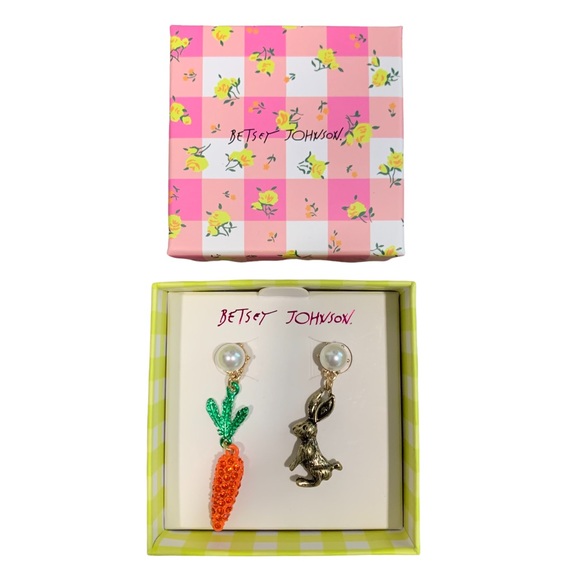 Betsey Johnson Bunny Carrot Non-Matching Earrings Easter Egg Hunt - Picture 2 of 2